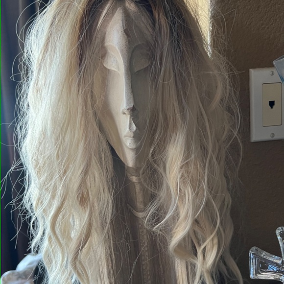 WIG - Picture 3 of 3